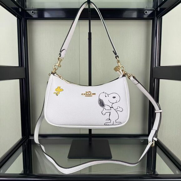 Coach X Peanuts Teri Shoulder Bag With Snoopy - Picture 2 of 8